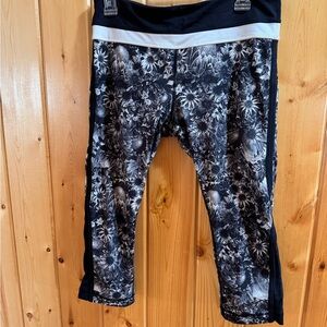 LULULEMON Floral Black and Gray Capri Leggings
